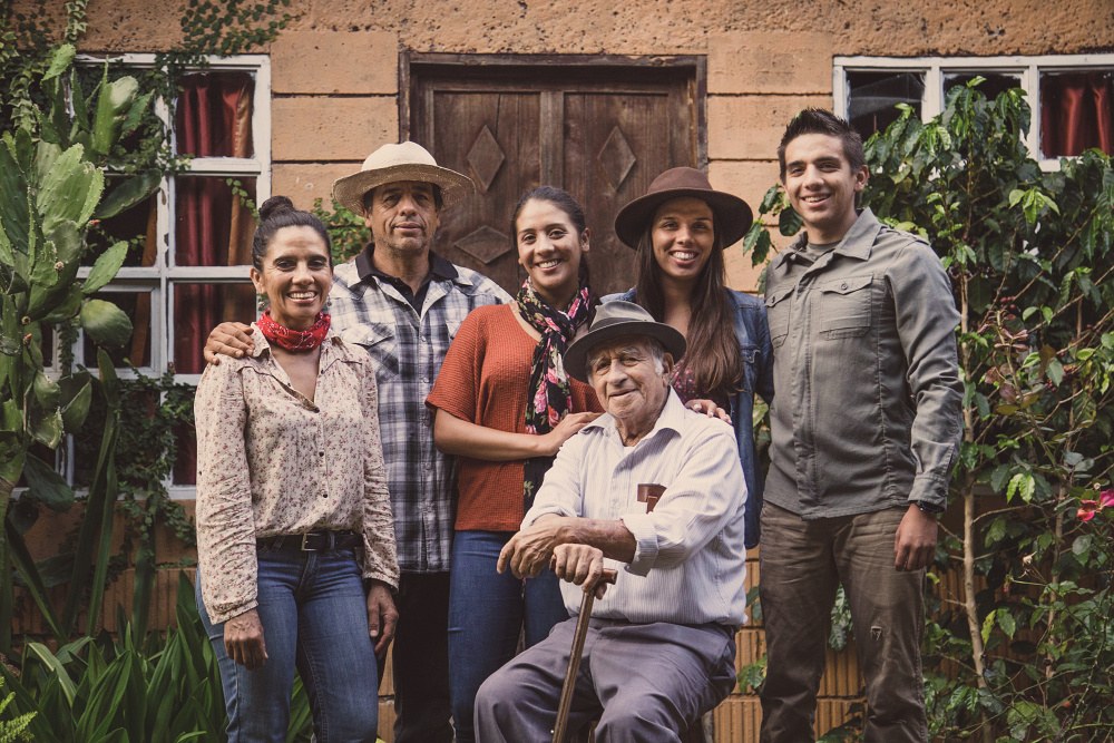 Farmář Carlos Montero a jeho rodina. Costa Rica La Pastora - King’s Coffee